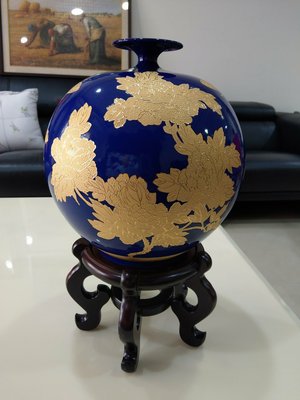 臺華窯鎏金藍釉花瓶