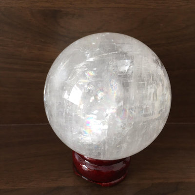 天然冰洲石球擺件 白色方解石家居裝飾 帶彩虹光 球直徑約7. 水晶 擺件 原石【天下奇物】2774