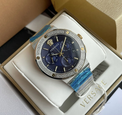 VERSACE Greca Logo Chrono 藍色面錶盤 銀色不鏽鋼錶帶 石英 三眼計時 男士手錶VEZ900221