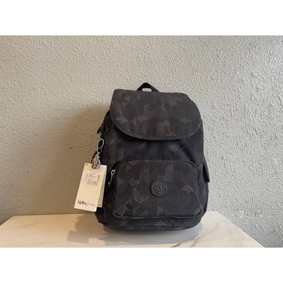 全新 Kipling 猴子包 CITY PACK 中號 K15635 黑色幾何 翻蓋休閒旅遊包雙肩背包 後背包 書包