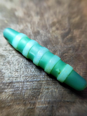 藏傳綠瑪瑙青稞供五線天珠，風化凹凸紋，尺寸59?12.5mm