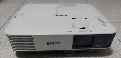 （二手） EPSON EB-2065  商務專業 高亮度 3 LCD 投影機 5500 流明 10000 小時燈泡壽命 省電耐用 免運費