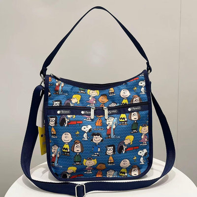 ╭＊特價促銷＊LeSportsac x Snoopy 藍色查理史努比 2764 輕便防水休閒女包旅遊包通勤逛街出遊手提包腋下包 肩背/側背包 斜背包