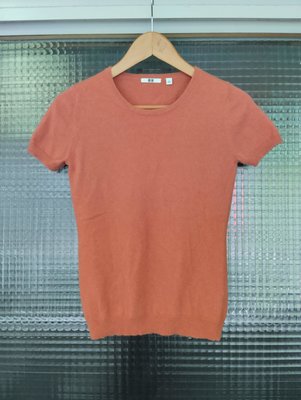 日本品牌 Uniqlo 楓葉橘 色 100% Cashmere 喀什米爾山羊絨圓領短袖羊毛衣