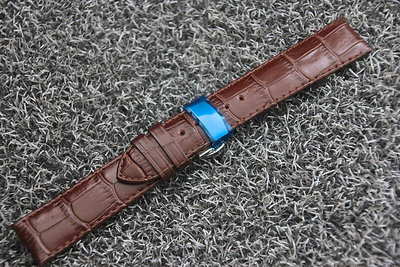 進口抗過敏皮料咖啡色20mm可替代浪琴seiko tissot原廠錶帶,真皮壓鱷魚皮紋錶帶,方便雙按式不鏽鋼蝴蝶彈扣