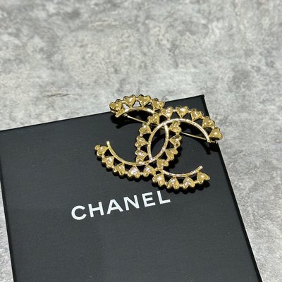Chanel 胸針 別針 logo 小愛心  《精品女王全新&二手》