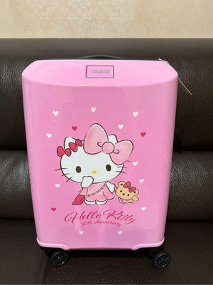 7-11新春福袋Hello Kitty美國旅行者 行李箱(含運）