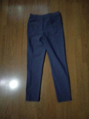 日本品牌灰藍 色緊身褲褲尺寸M腰14臀16長34管4吋有彈性9成新（綠五袋）有彈性