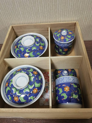 日本回流瓷器清秀彩繪彩釉夫妻蓋杯兩只蓋碗兩只細節如圖