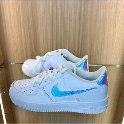 【正品】Nike Air Force 1 Lv8 仙杜瑞拉 全白 彩虹像素 鐳射 炫彩 空軍 板鞋 休閒鞋 Cw1577-100