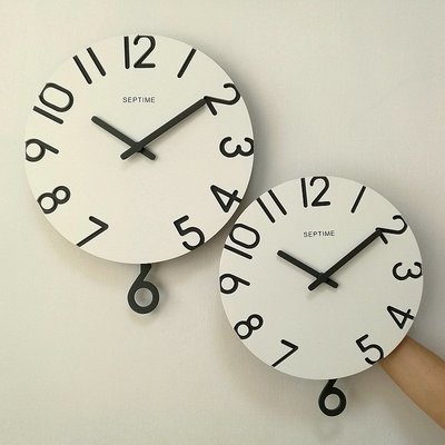 新款木質靜音掛鐘北歐簡約客廳搖擺時鐘圓形裝飾創意石英鐘表