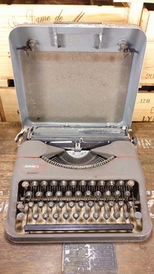 愛馬仕Baby打字機：收藏 珍藏 古董 打字機 愛馬仕 瑞士