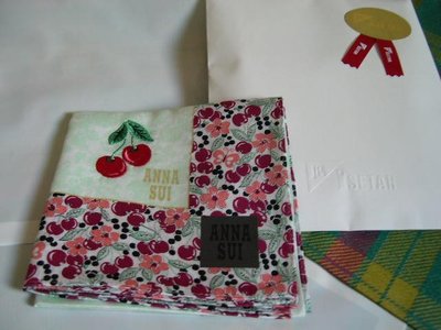 ANNA SUI 全新春夏櫻桃圖案手帕, 特別刺繡櫻桃, 百分百純棉, 日本製, 只有一條喔