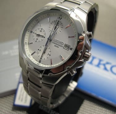 SEIKO WATCH 競速型碼錶.三眼計時功能鋼帶腕錶型號： SND437P1
