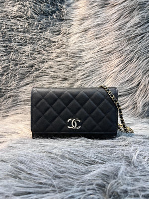 Chanel AP3336 黑色 荔枝皮 金釦 黑琺瑯 水鑽 雙C Woc 錢包 鍊子錢包 斜背包 肩背包