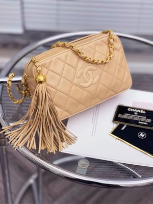 Chanel vintage mini奶茶色羊皮logo金球流蘇相機包鏈條包