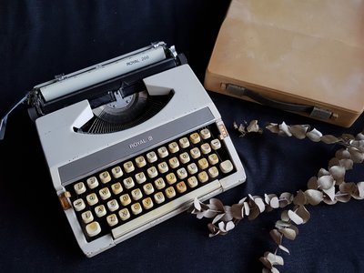 【Sold】50年代 ROYAL 古董打字機 鐵殼 鐵皮 鐵製 打字機 拍攝道具 vintage antique