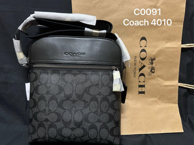 國際精品當舖 COACH PVC LOGO 日字航空包 型號：4010拉鍊斜背包