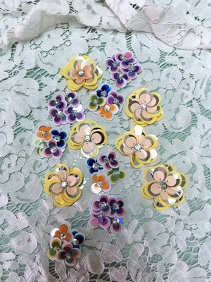 製衣間輔料坊✂手工DIY世界 diy亮片花朵手縫飾品