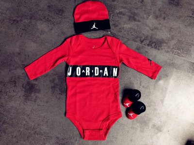 NIKE AIR JORDAN 衣服三件組 長袖包屁衣 學步鞋 帽子 喬丹 嬰兒服  嬰兒帽 嬰兒襪  紅配黑邊白字