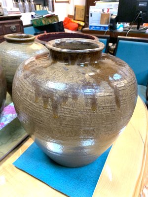 （河東堂）台灣早期陶藝精品，新竹金煉成大蘋果型流釉甕，端正大器，值得典藏