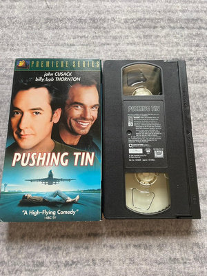 ．私人好貨．二手．VHS 錄影帶．早期 紙盒【空中塞車 Pushing Tin】中古 匣式卡帶 錄放影音 電影影片 自售