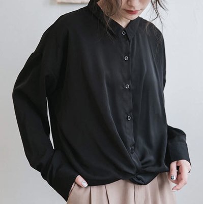 轉賣 Queen Shop 簡約素色前扭結造型雪紡襯衫 襯衫 親膚透氣 氣質優雅 黑色
