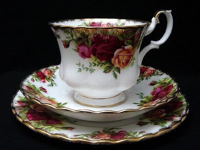 【timekeeper】  英國製Royal Albert Old Country Roses三件式咖啡杯+盤(免運)