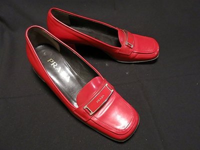 PRADA 普拉達 義大利製 紅色 皮鞋 平底鞋(尺寸35)低跟鞋 晚宴 氣質 高跟鞋328 1元起標 賣場有LV