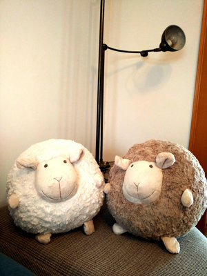 日本 Mojy圓球羊公仔布娃娃女孩少女心ins毛絨玩具小綿羊抱枕玩偶