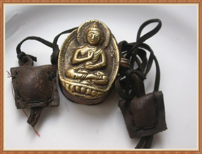 【雅之賞|藏傳|佛教文物】*特賣* 尼泊爾精工純銅佛像隨身佛嘎烏 護身符~Q714