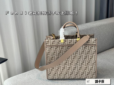 【二手包包】無盒size：3530cmF家 fendi peekabo 購物袋經典的tote造型但是這款最大NO123009