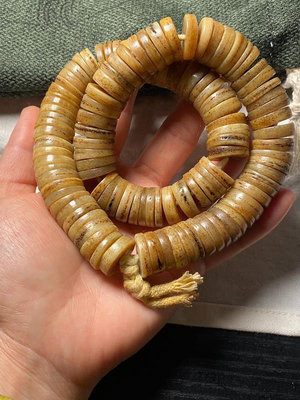 從西藏收回來的老骨牛骨串嘎巴拉（非禁售物品）風化明顯包漿厚實