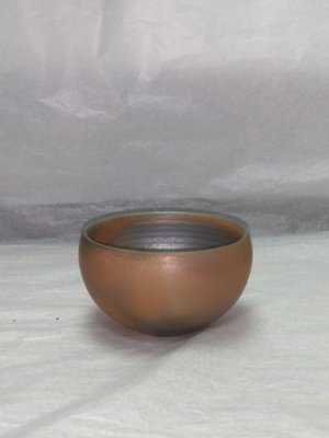 《茁壯啟業 》茶碗 中型茶碗 藏窯 作者:吳金維 K114 尺寸：9.5x9.5x5.2
