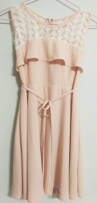 百貨公司專櫃品牌PS company服飾 粉色荷葉洋裝 簍空花朵洋裝 綁帶洋裝
