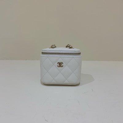 Chanel 白色 荔枝皮方形小盒子 化妝包《精品女王全新&amp;二手》