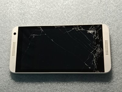 HTC D610x 高通四核心 螢幕破裂痕 無法觸控 充電正常 蓄電正常 音效正常 當零件機賣