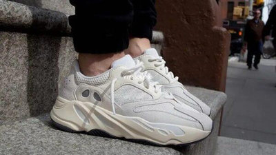 【流行潮品】Adidas Yeezy Boost 700 Analog 米白 百搭 耐磨 籃球鞋EG7596