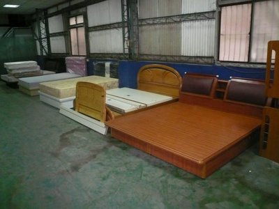 國際二手貨倉庫----- 上下舖 雙人床 床箱 組合式 床底 床組 掀床 彈簧床 優惠中~