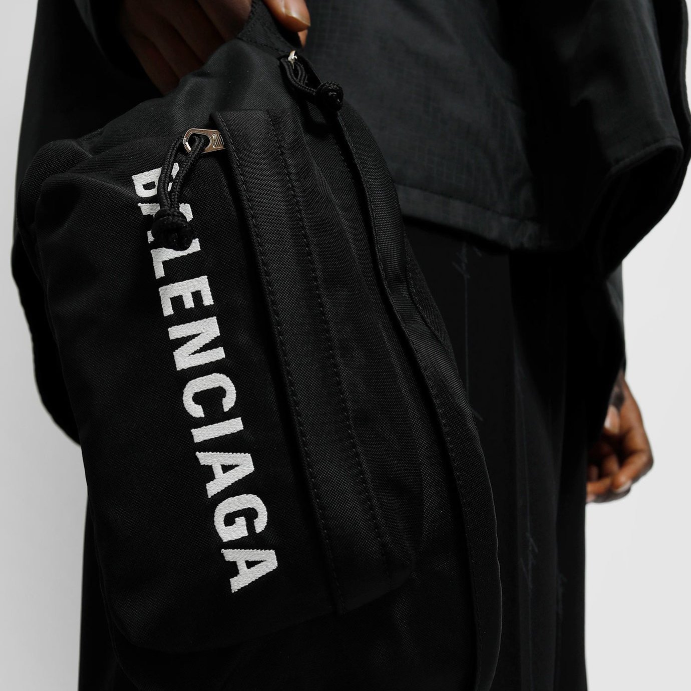 BALENCIAGA LOGO BAG FANNY PACK 巴黎世家黑色腰包肩背包包側背包全新