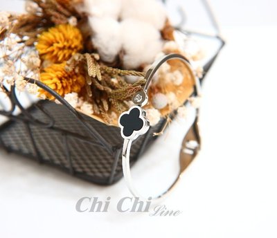 【現貨】Chi Chi 韓版簡約氣質鑲鑽黑四葉草鈦鋼手環-EH015