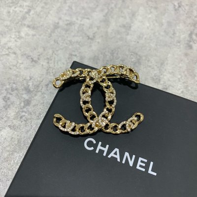 Chanel 胸針 別針 金屬 鑽 logo《精品女王全新&二手》