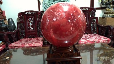 古玩藝品古董收藏/超大顆紅兔毛水晶球/直徑36公分重量50公斤/底座重量2.5公斤/高20公分寬28公分深28公分