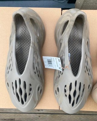 Adidas originals Yeezy 灰粽 鼠尾草 時尚 休閒鞋 洞洞拖鞋 GX4472