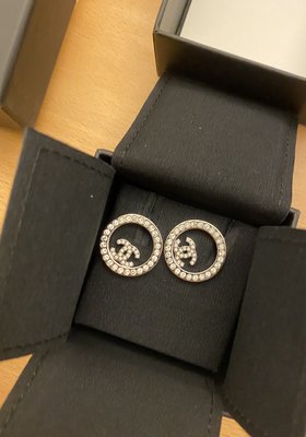（Sold)全新 2021/Chanel 香奈兒 圓型水鑽耳環 附購證影本 原盒