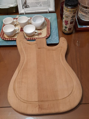 二手 電吉他造型木砧板／盛盤（ 什麼木？不明）