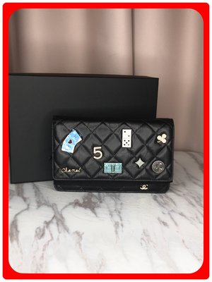 【 RECOVER 名品二手SOLD OUT 】CHANEL 2.55 限量款賭場撲克WOC 徽章包復古風