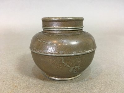 『華寶軒』日本茶道具 昭和初期 錫製 勝章造 梅蘭竹紋飾 小形茶入/茶葉罐/錫罐 重280g