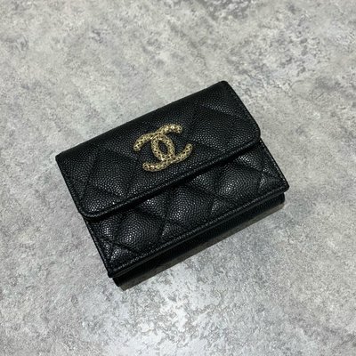 Chanel  Mini 三折短夾  特殊釦 黑色 荔枝皮 《精品女王全新&amp;二手》