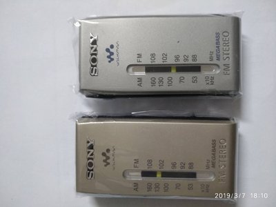SONY 新力 SRF-S84 SRF S84 超薄 FM/AM 收音機,藍色 含 E804 耳機